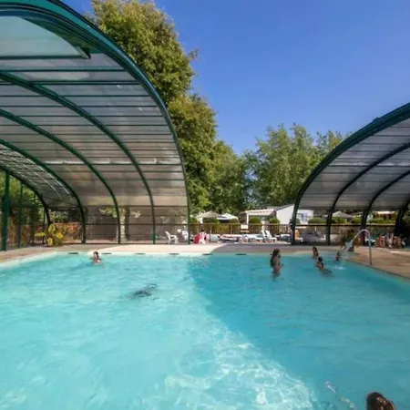 Campingplads Zecamping 4 Etoiles Chiens Acceptes Bien-Etre Piscine Couverte Azur