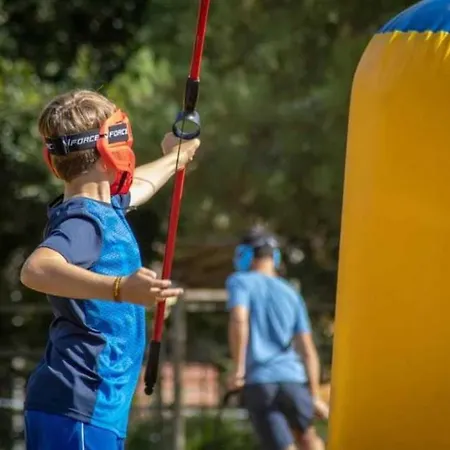 Zecamping 4 Etoiles Chiens Acceptes Bien-Etre Piscine Couverte مكان تخييم Azur