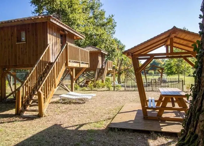 Camping 4 Etoiles - Piscine - Eecabc 4*